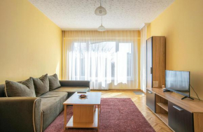 Warm and Spacious 1 Bedroom Apartment